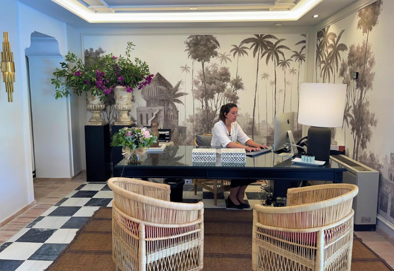 מאלגה Soho Boutique Castillo De Santa Catalina - Adults Recommended מראה חיצוני תמונה Concierge at the Mandarin Oriental, Munich
