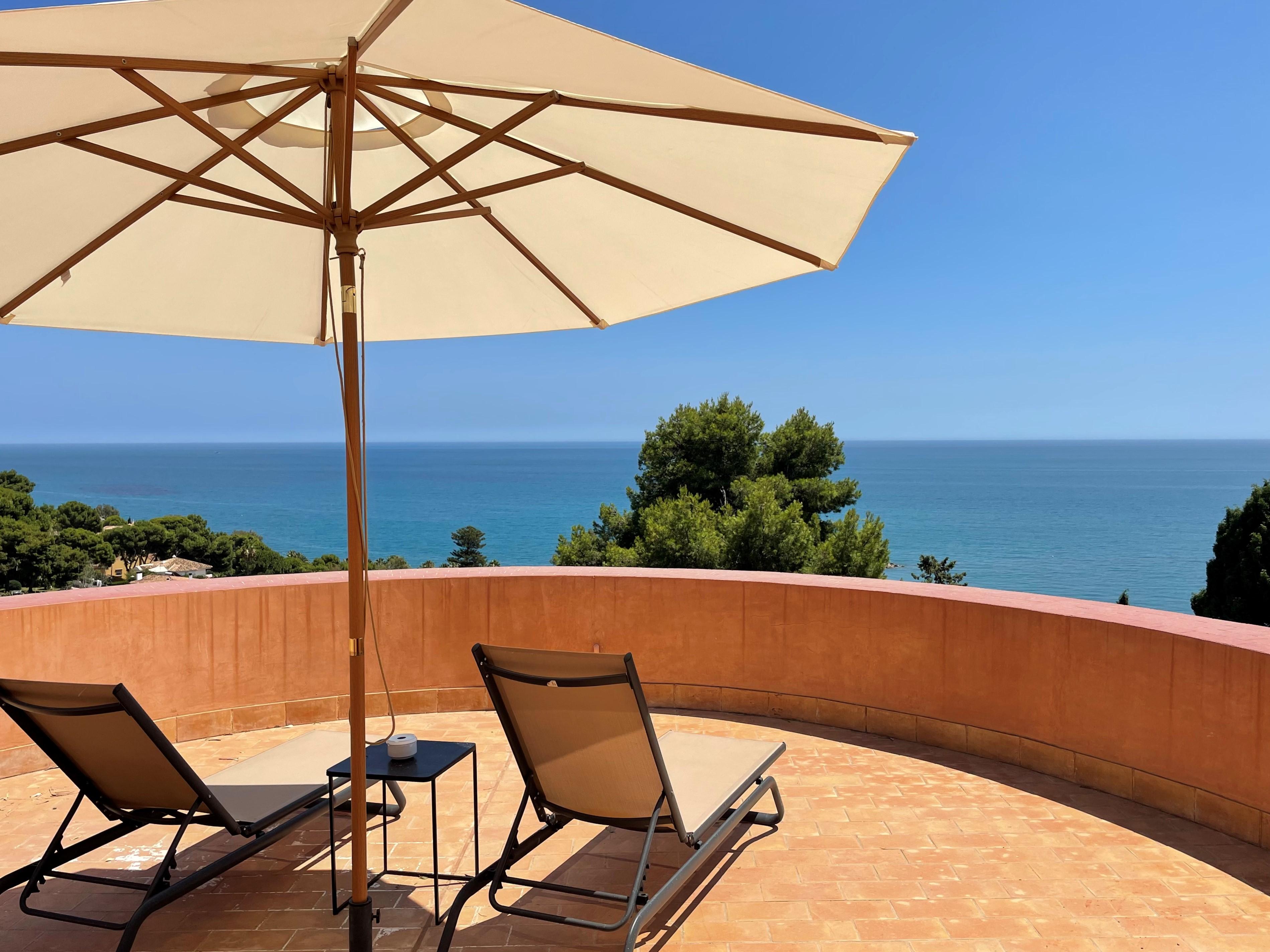 מאלגה Soho Boutique Castillo De Santa Catalina - Adults Recommended מראה חיצוני תמונה A patio umbrella