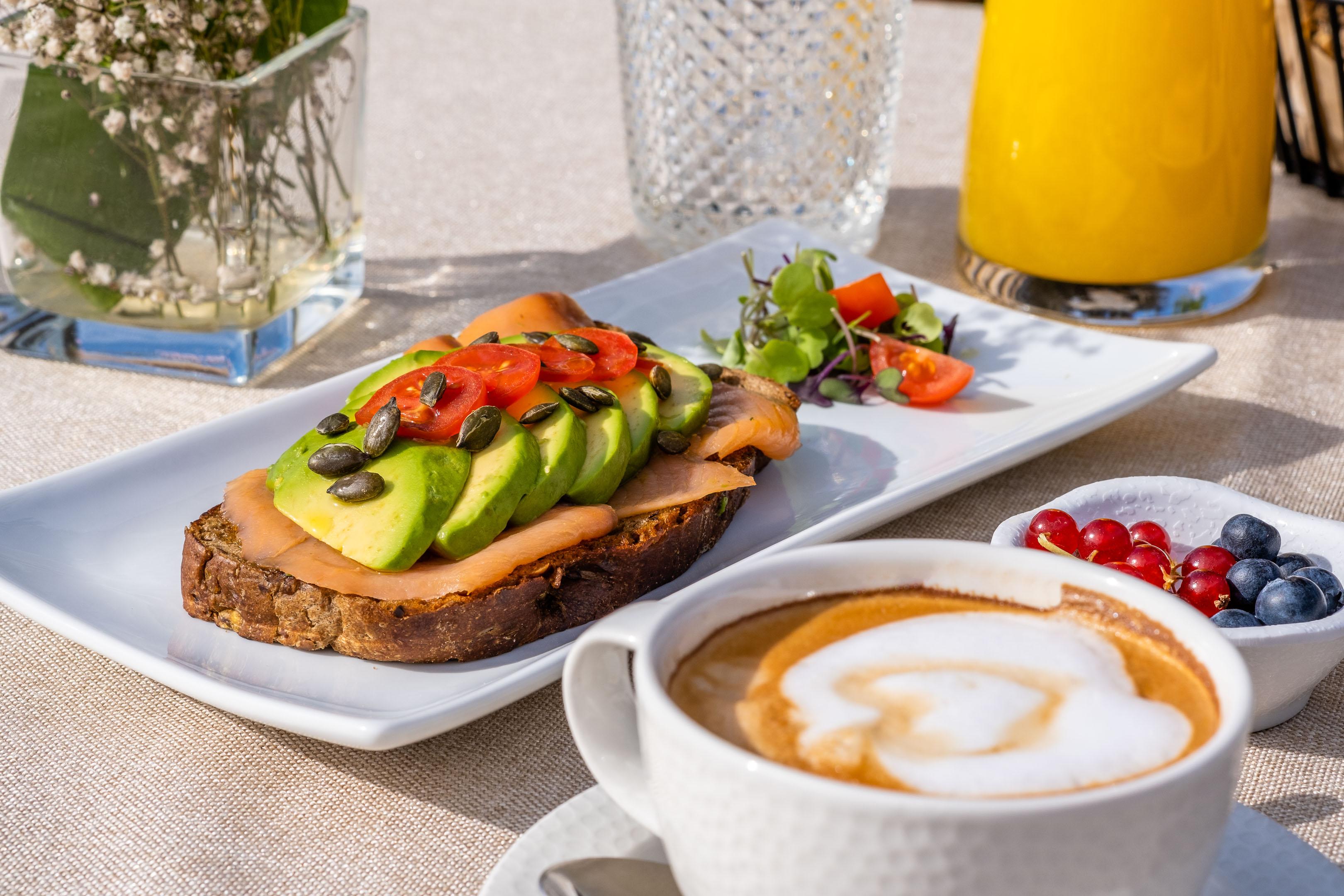 מאלגה Soho Boutique Castillo De Santa Catalina - Adults Recommended מראה חיצוני תמונה Avocado toast with a latte