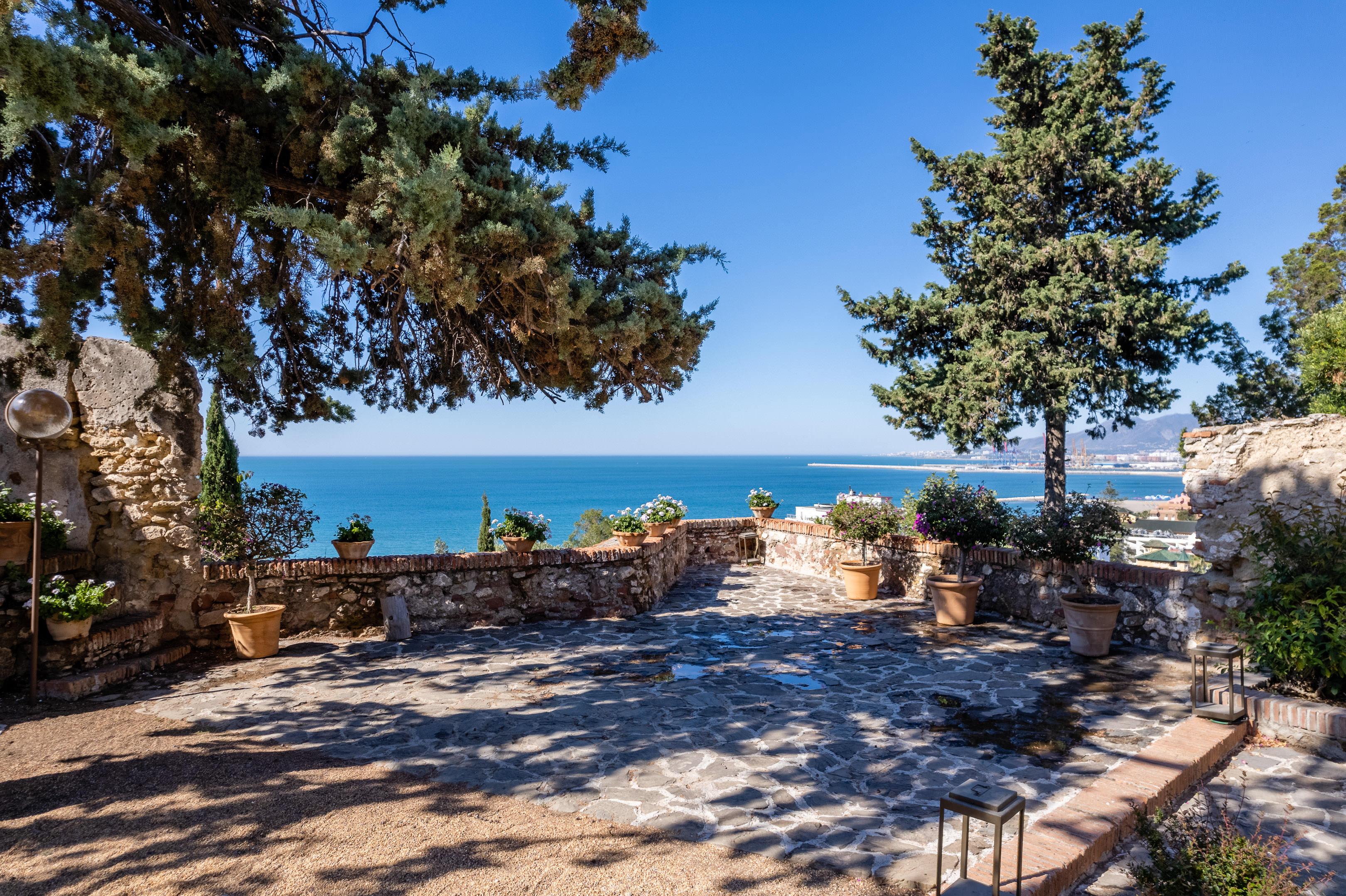 מאלגה Soho Boutique Castillo De Santa Catalina - Adults Recommended מראה חיצוני תמונה View of the sea from the monastery